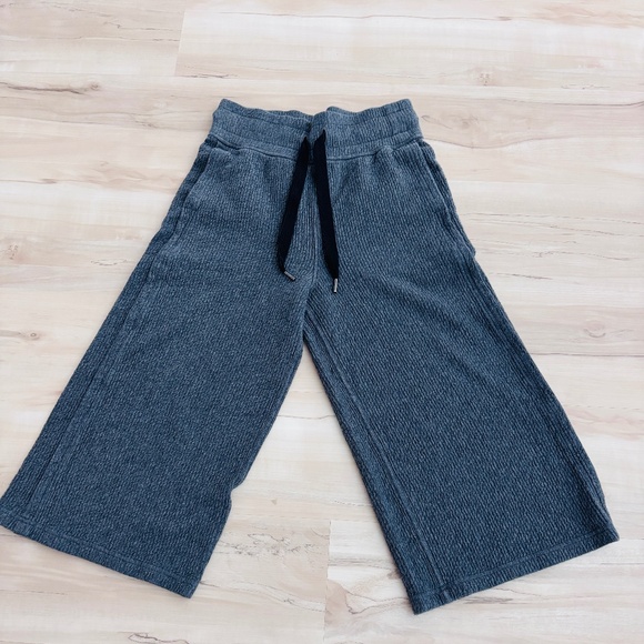Lululemon Retreat Yourself Crop Heathered Core Dark Grey - Picture 1 of 4